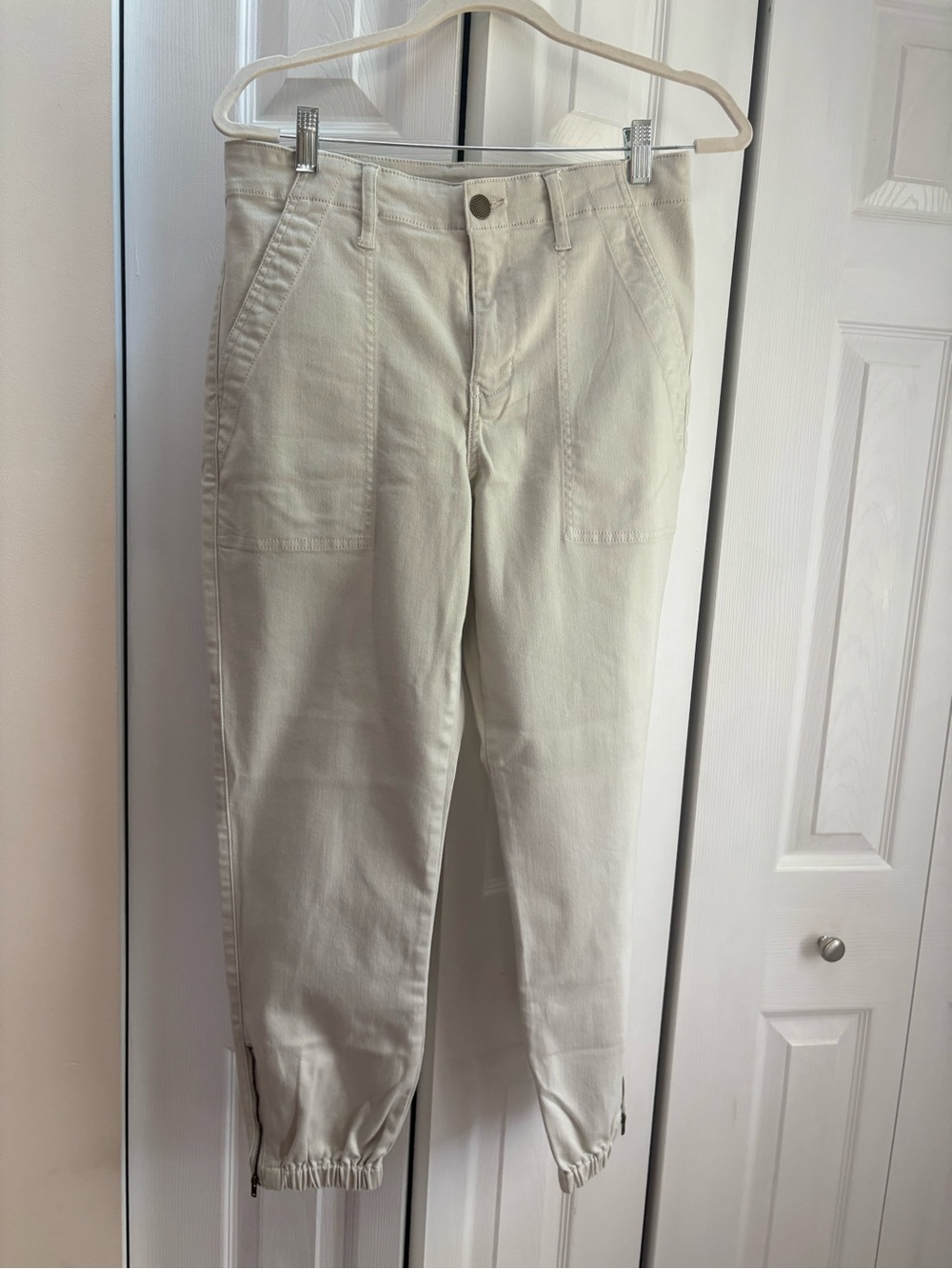 CAbi COMPASS Cream Women's Jogger Pants sz8 NWOT